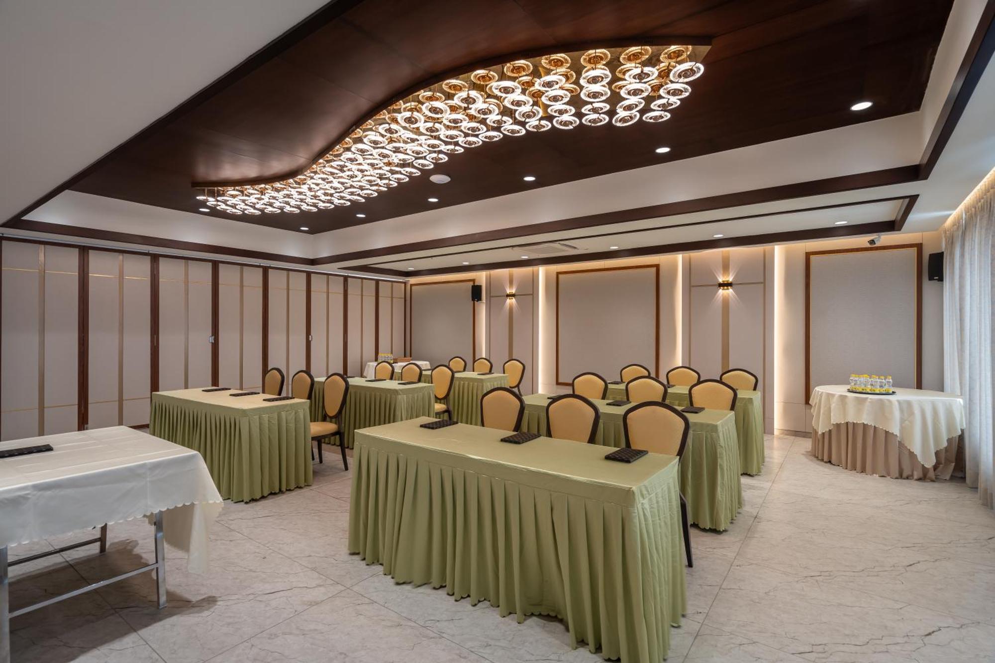 Copper Leaf Hotels, Tirunelveli Bagian luar foto