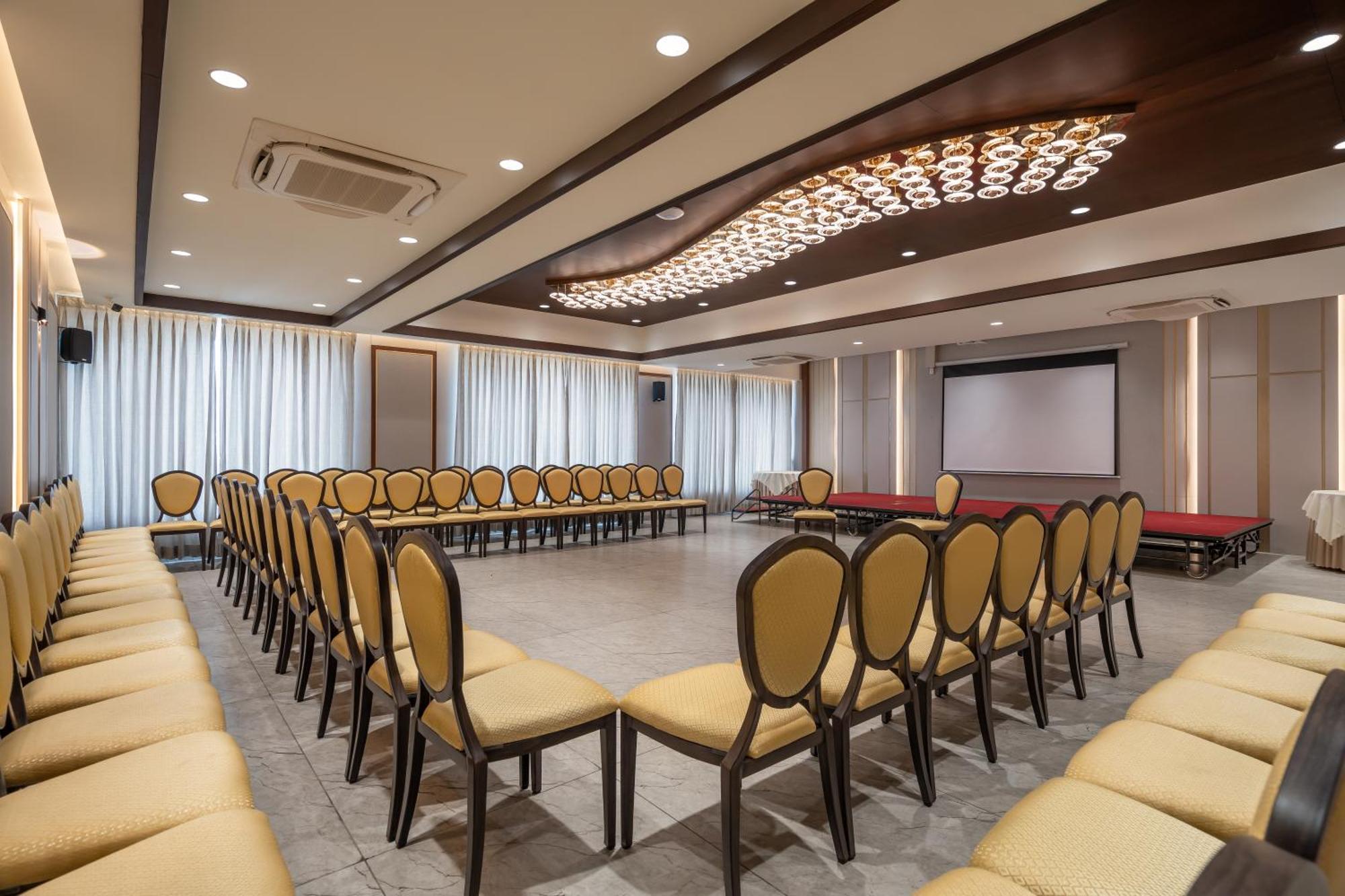 Copper Leaf Hotels, Tirunelveli Bagian luar foto