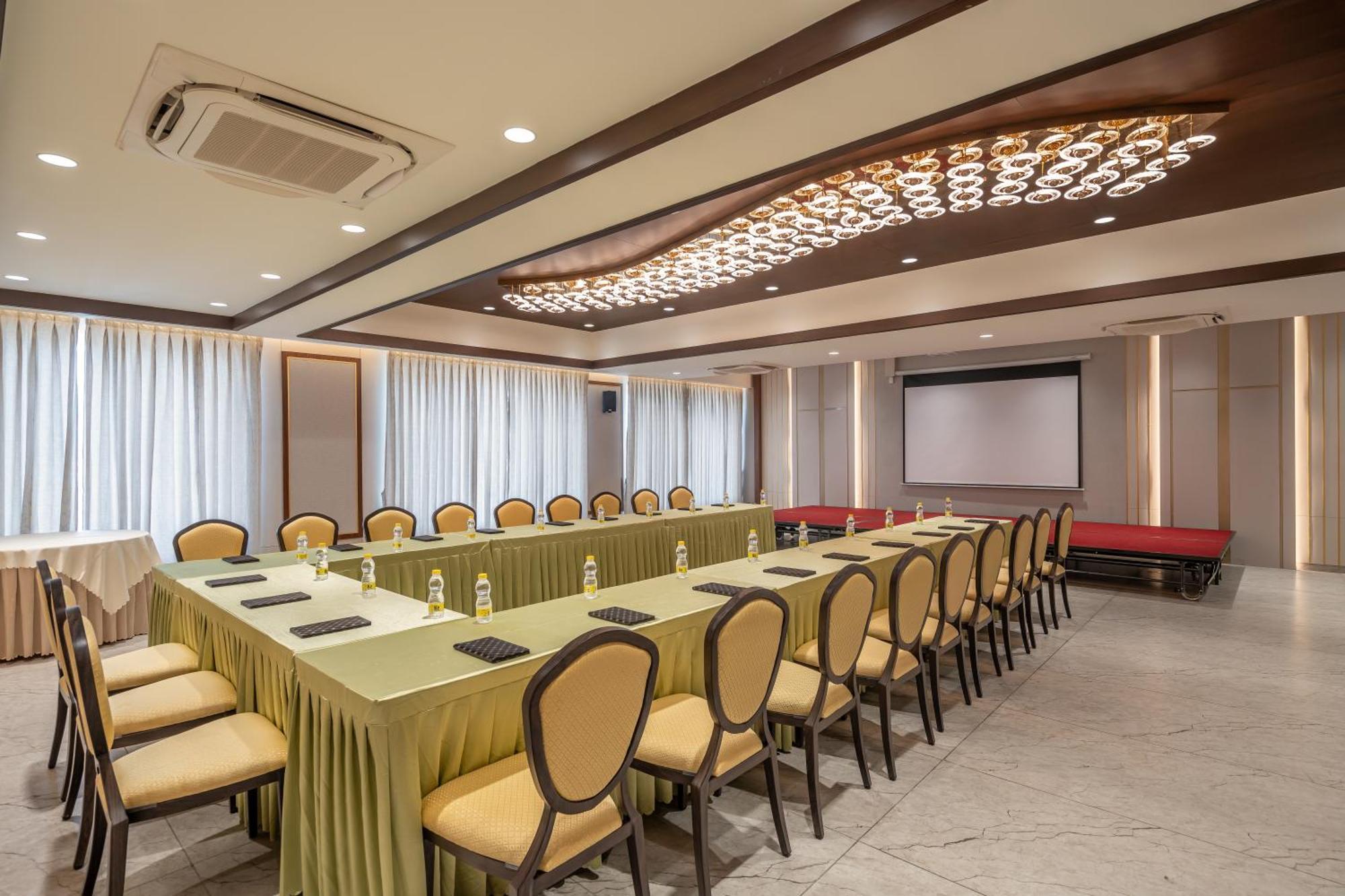 Copper Leaf Hotels, Tirunelveli Bagian luar foto
