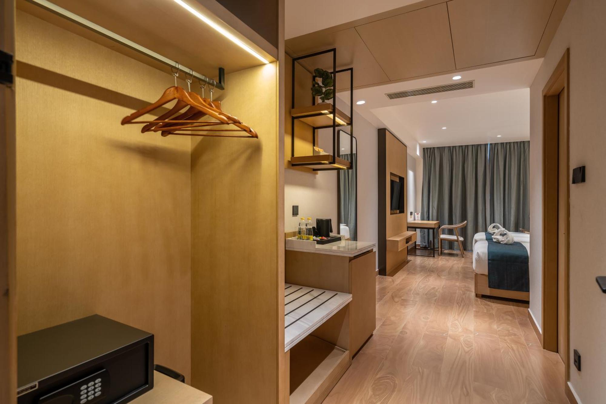 Copper Leaf Hotels, Tirunelveli Bagian luar foto